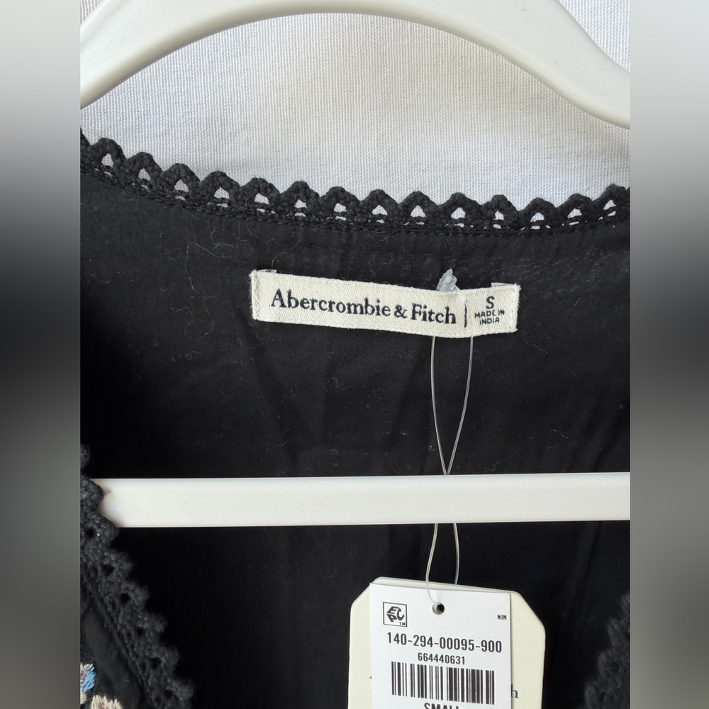 Abercrombie & Fitch Puff Sleeve Button Through Top Black Floral Embroidery Small - Picture 6 of 7